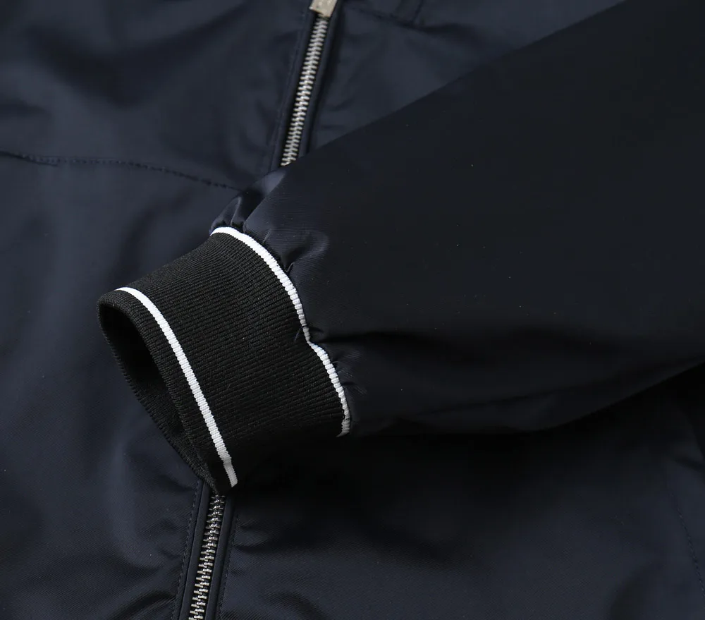 Armani official website Same Style, complete with three labels, on sale in advance. 2026 Autumn and Winter New Arrival men's jacket, Original with complete three labels, Premium version. Custom-made fabrics at the counter. Breathable, high comfort, impeccable details, brand element design concept, reflecting high quality. It feels delicate and soft, presents a casual cut, and has a great upper body shape. Sizes: M～3XL,